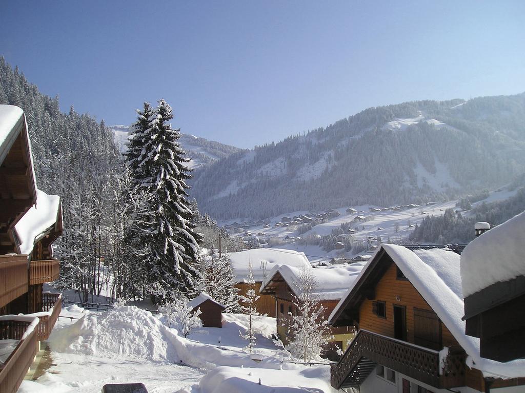 Hotel Les Combelles Châtel Exteriör bild