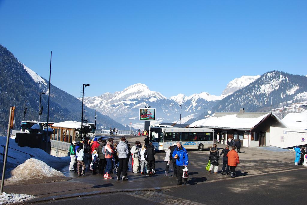 Hotel Les Combelles Châtel Exteriör bild