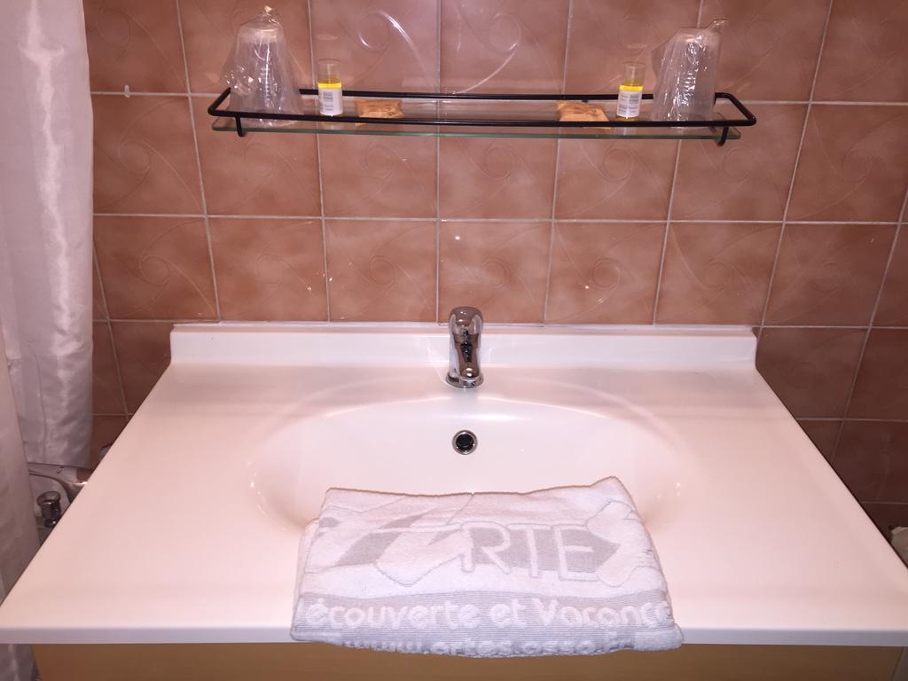 Hotel Les Combelles Châtel Exteriör bild