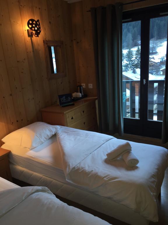 Hotel Les Combelles Châtel Exteriör bild