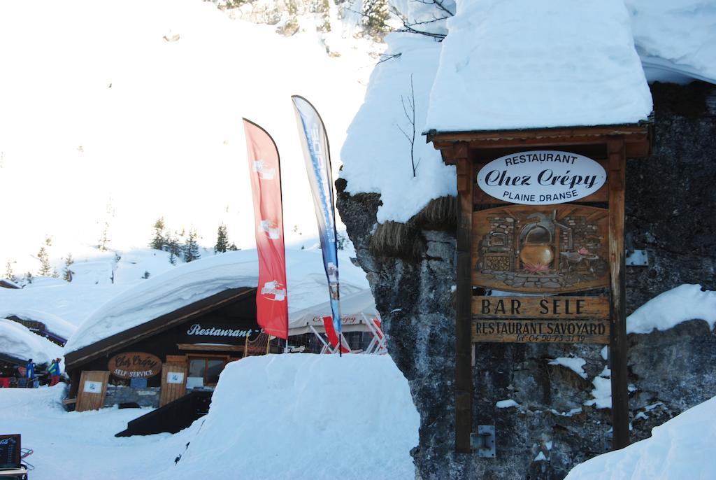 Hotel Les Combelles Châtel Exteriör bild