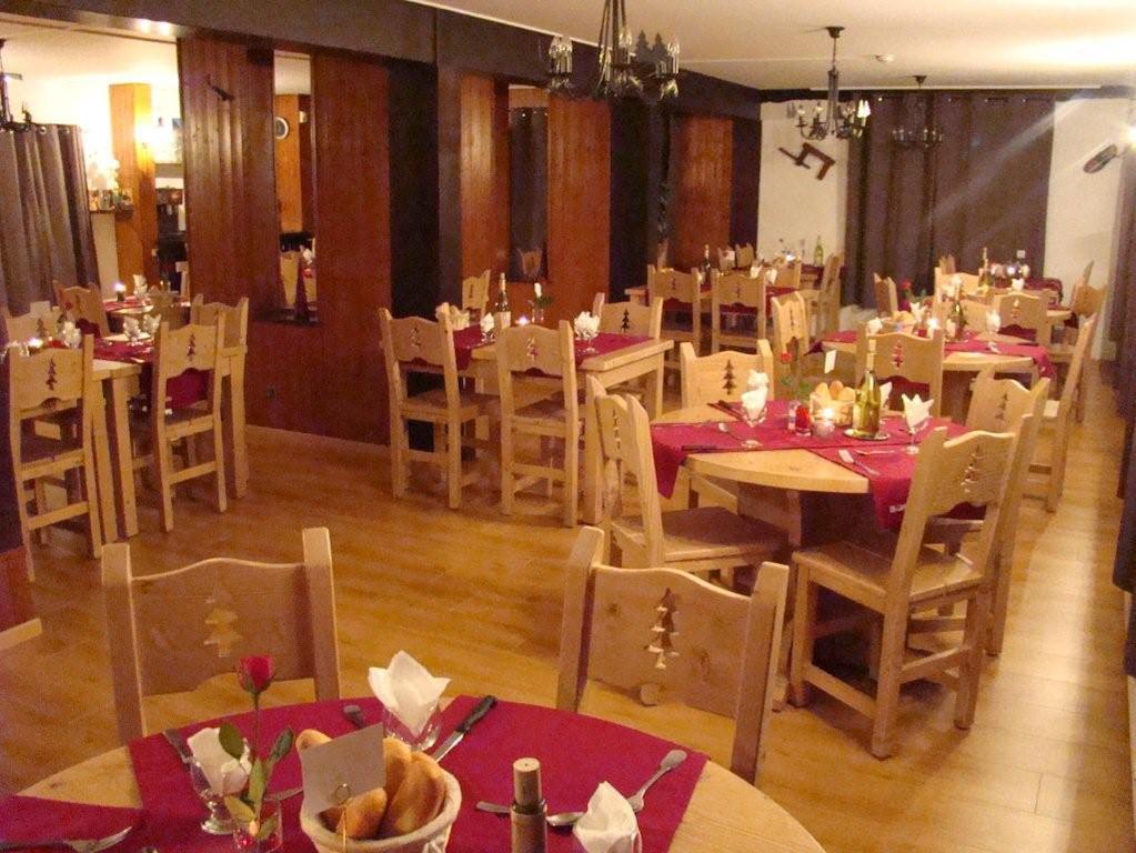 Hotel Les Combelles Châtel Exteriör bild