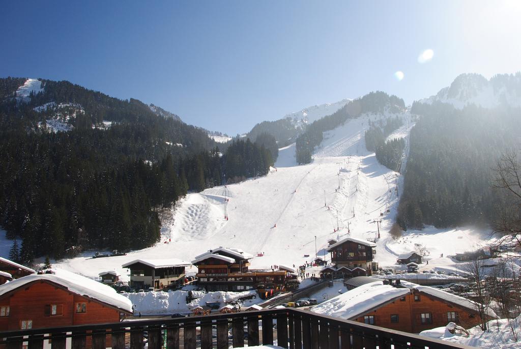 Hotel Les Combelles Châtel Exteriör bild