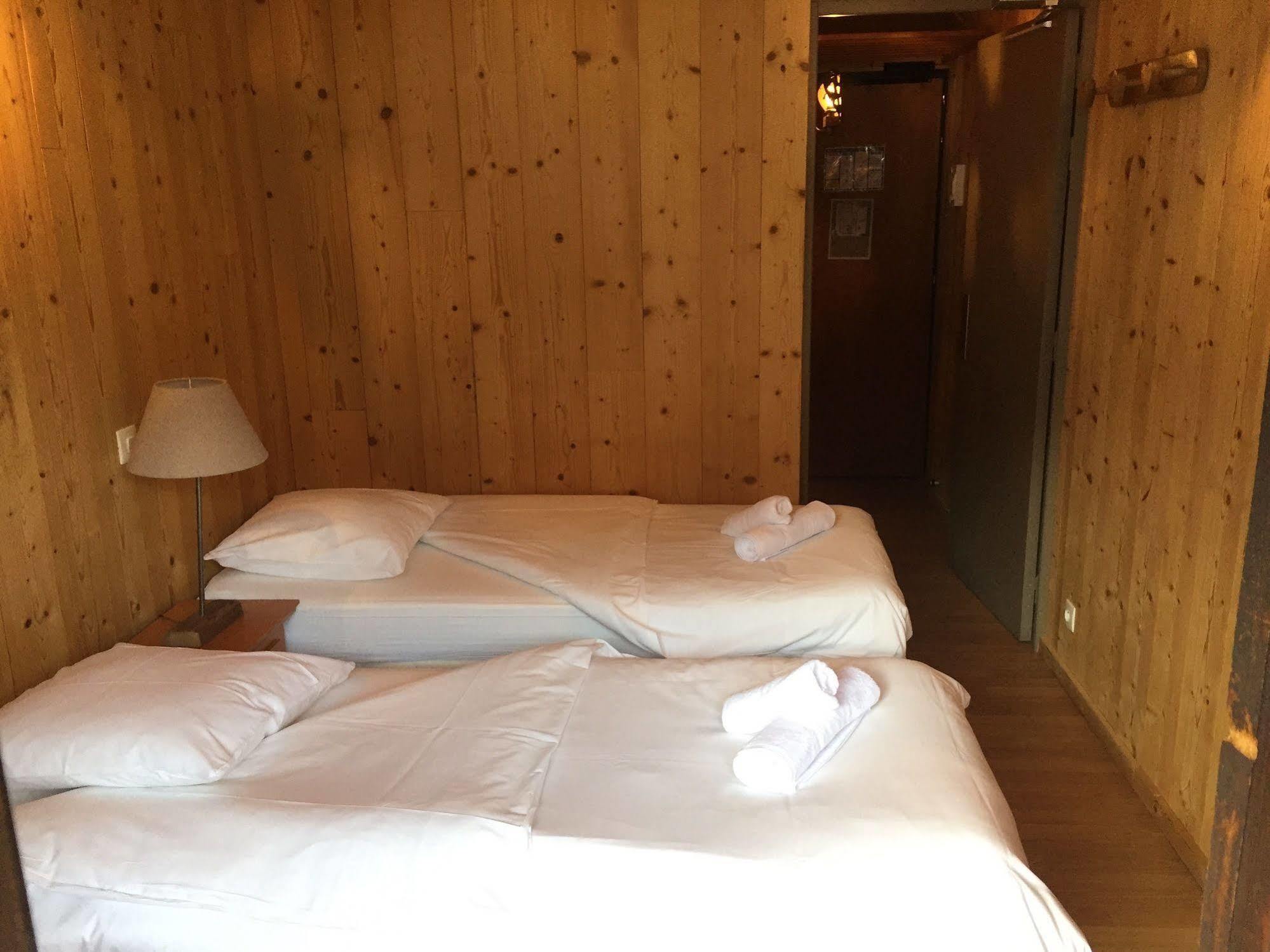 Hotel Les Combelles Châtel Exteriör bild