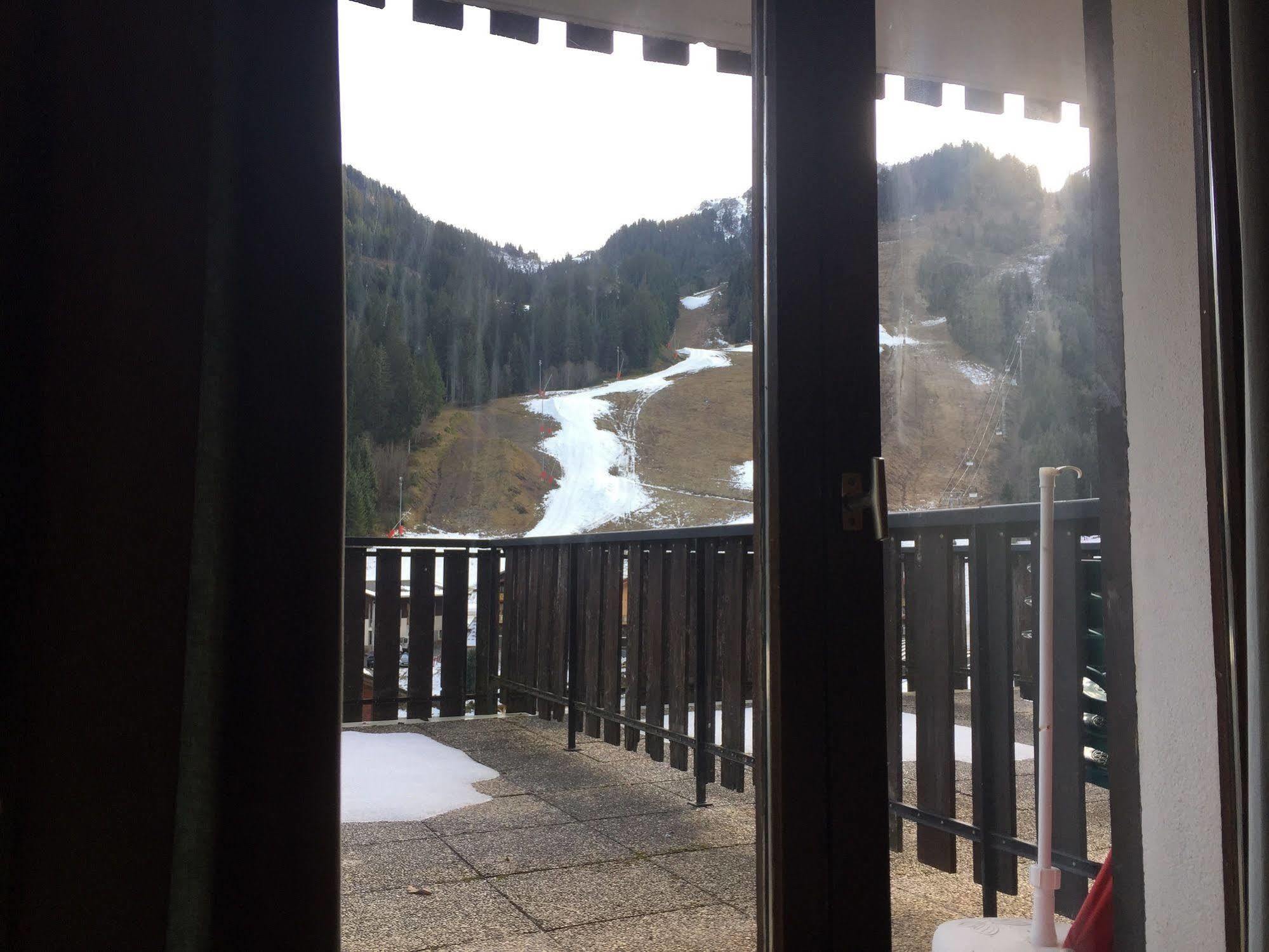 Hotel Les Combelles Châtel Exteriör bild