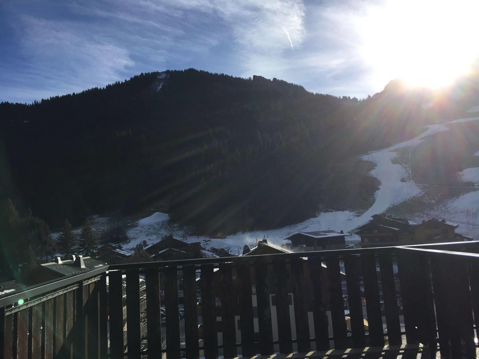 Hotel Les Combelles Châtel Exteriör bild