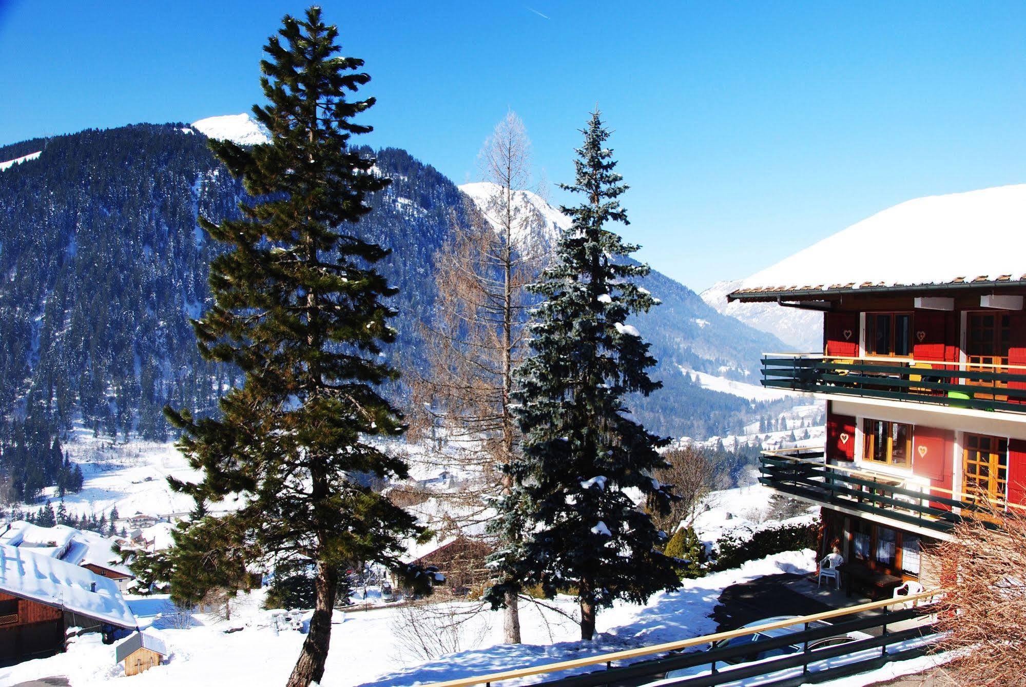 Hotel Les Combelles Châtel Exteriör bild