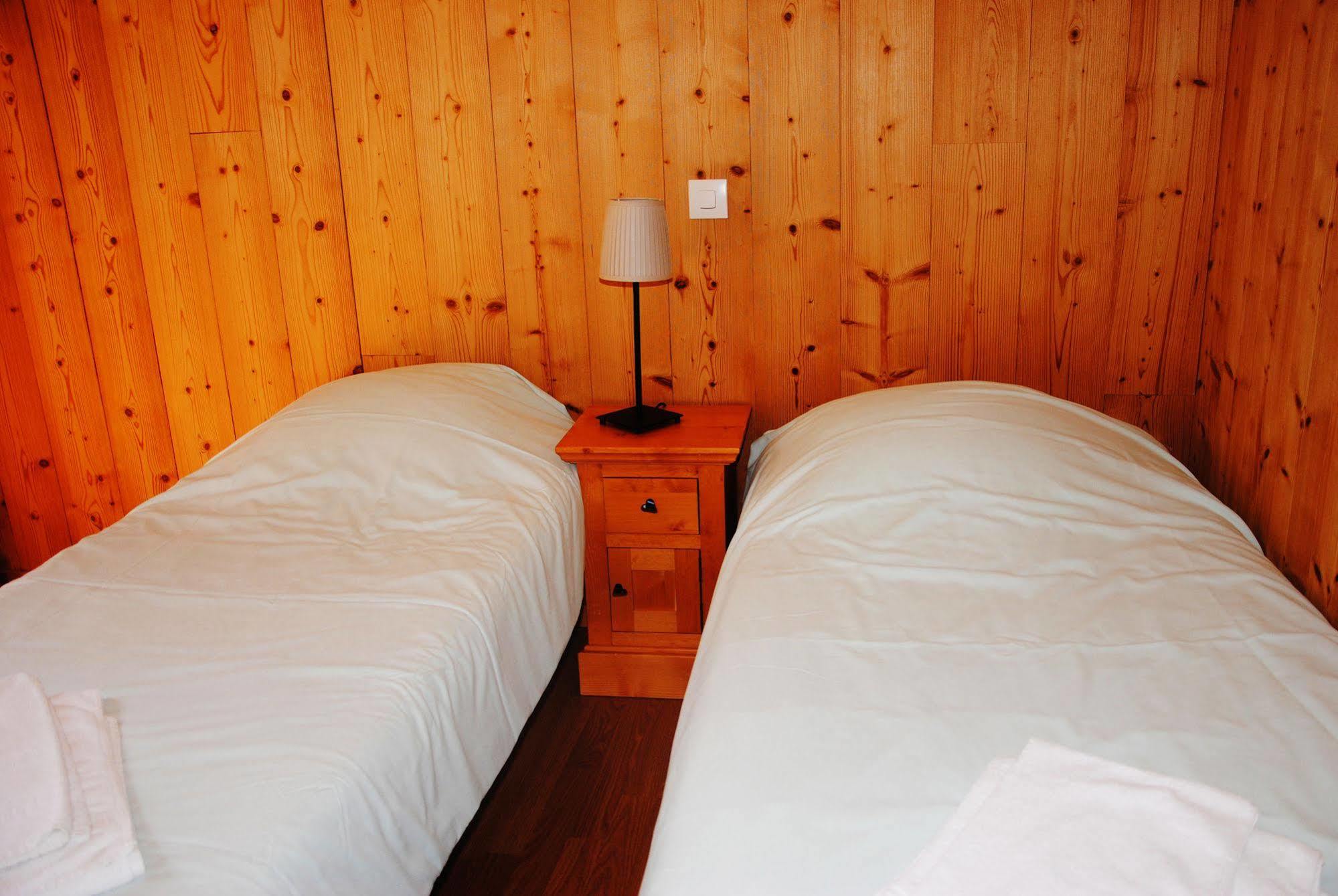 Hotel Les Combelles Châtel Exteriör bild
